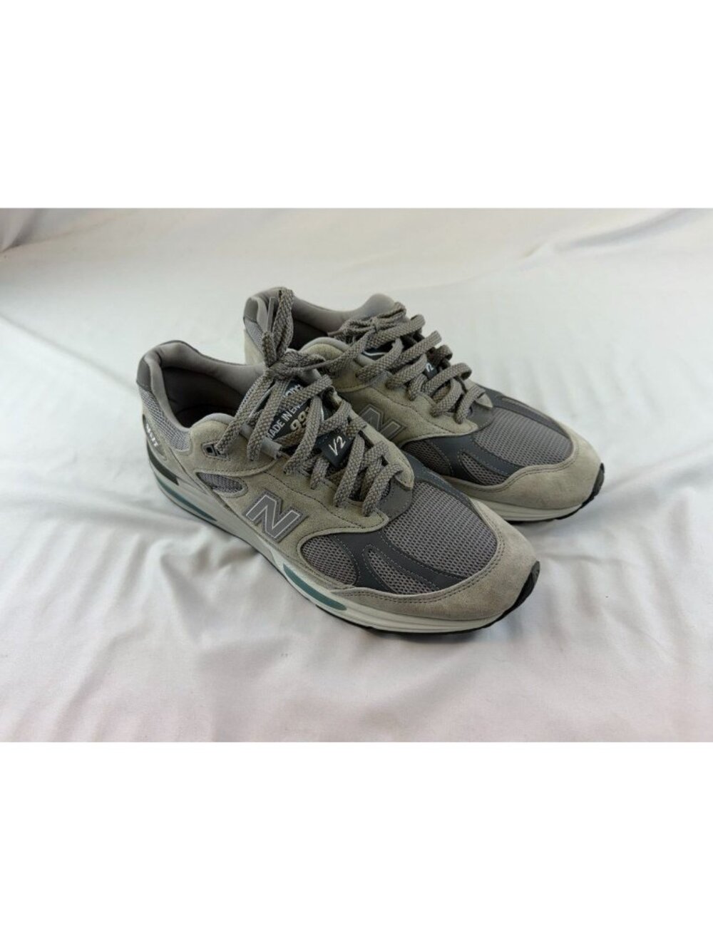 New Balance 991v2 Kith Made in UK 'Moonrock' Gray Suede Sneaker 11 US